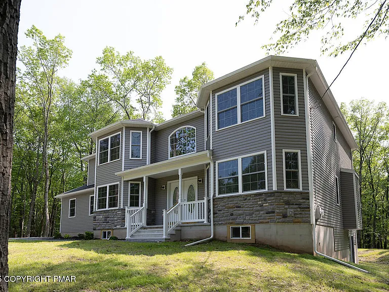 101 Red Fox Ct Kresgeville, PA 18333