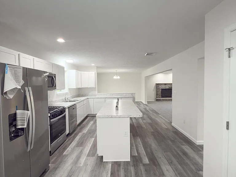 7bf128ef8ff64f48cabbaa80f7e9a318-cc_ft_768