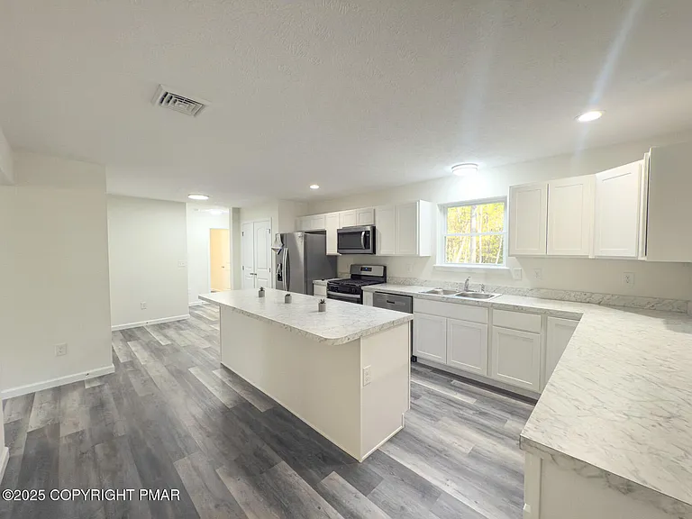 ecd9492bc5d76af3518af5dc90ea54e7-cc_ft_768